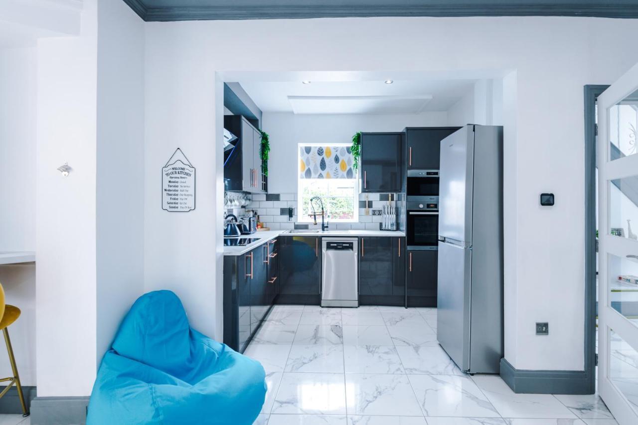 Only Family Groups - Pets Stay For Free - Sleeps 8 - Sofabed 블랙풀 외부 사진