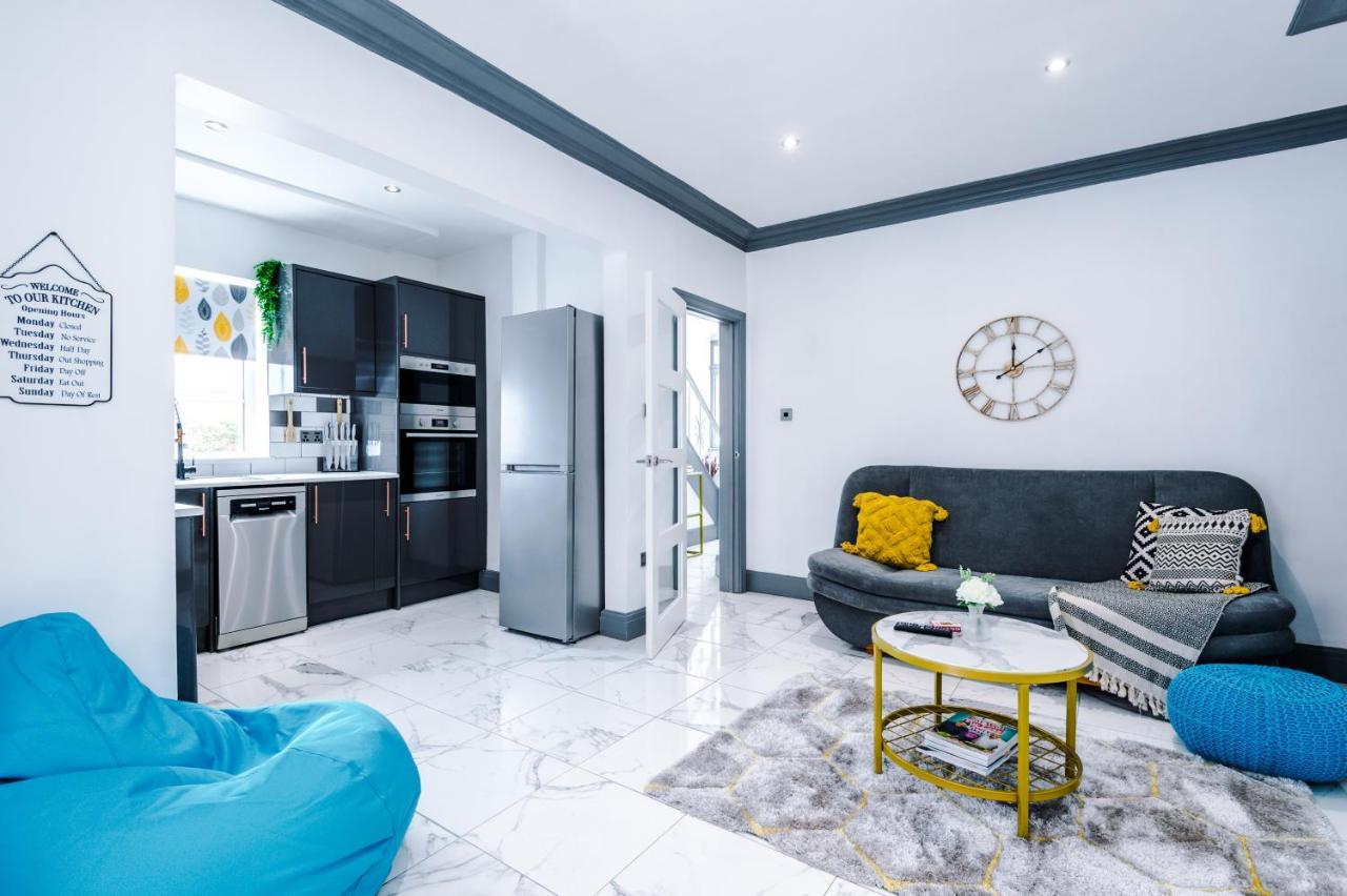 Only Family Groups - Pets Stay For Free - Sleeps 8 - Sofabed 블랙풀 외부 사진